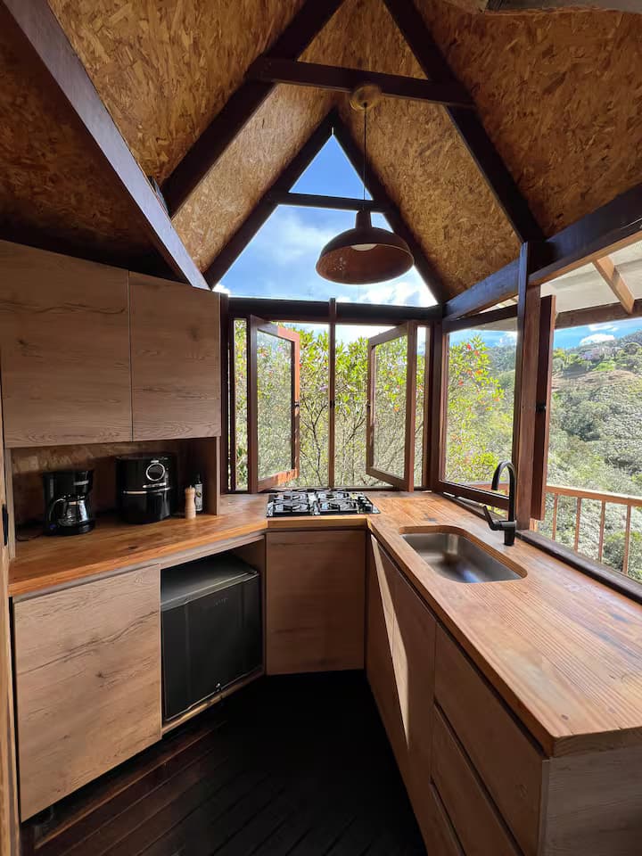 Cocina completa — Ikuna Glamping