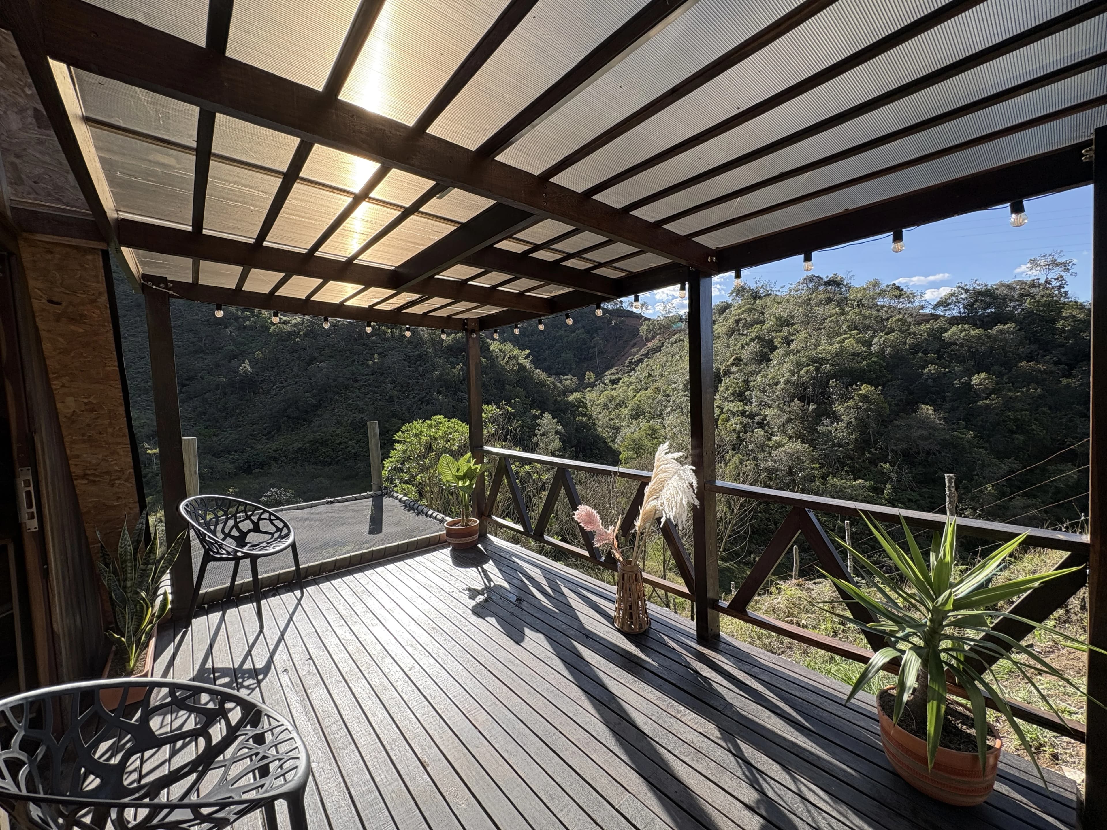 Terraza de la Cabaña Cosy con vista al valle — Ikuna Glamping